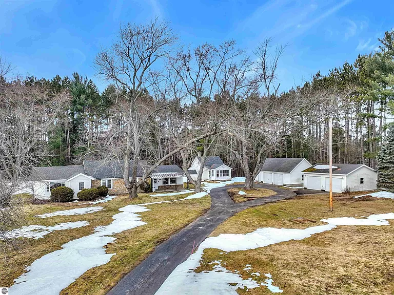 Rustic Retreat, Michigan Cheap Farmhouses for Sale - 40 Acres of Natural Beauty Near Cadillac