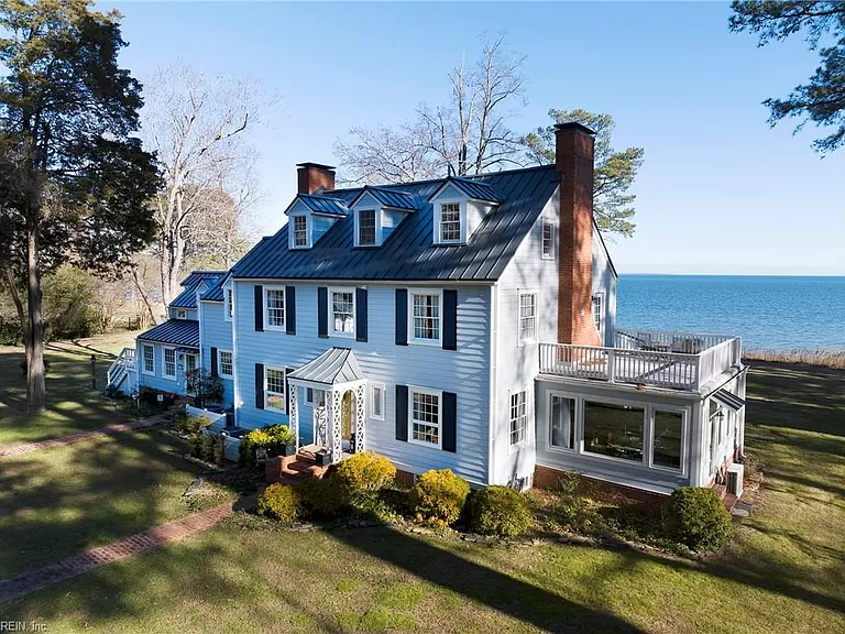 Virginia waterfront homes for sale that offers a perfect blend of natural beauty