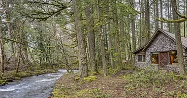 Oregon Waterfront Cabins for Sale, Mountain Charm Along the Zig Zag River.