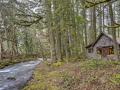 Oregon Waterfront Cabins for Sale, Mountain Charm Along the Zig Zag River.