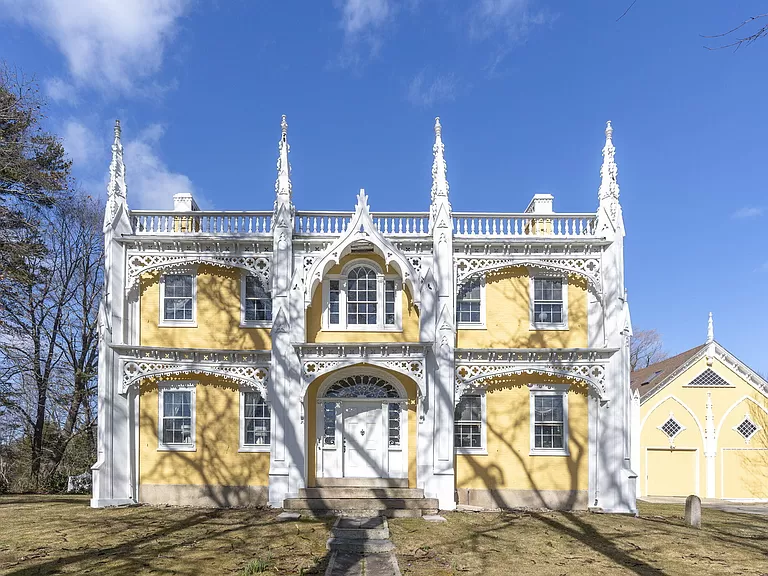 Maine homes for sale, A historical wedding cake house in Maine on the Kennebunk River.