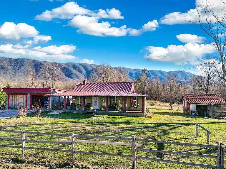 Tennessee Farmhouses for Sale, Tranquil Estate with Pond and Mountains Views