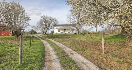 Tennessee Farmhouses for Sale: Discover Rustic Retreat and Comfort on Your Ready-to-Move Homestead.