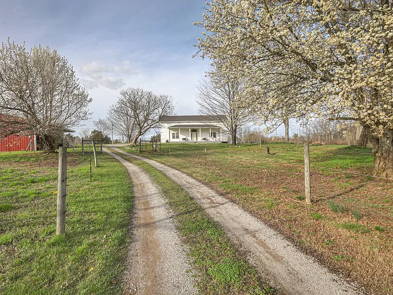 Tennessee Farmhouses for Sale: Discover Rustic Retreat and Comfort on Your Ready-to-Move Homestead.