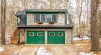 Charming Maine lake cabins for sale: discover this country cottage with lake access in Maine.