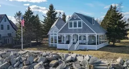 Your ideal Maine waterfront homes for sale: step into your dream oceanfront cottage in Maine.