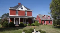 Picturesque North Carolina farmhouses for sale, ideal countryside farms with premium kennel facilities in Warrenton