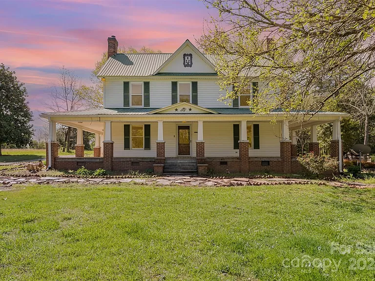 Charming North Carolina farmhouse for sale. Countryside 3-Bedroom Farms is on 46 acres of property.