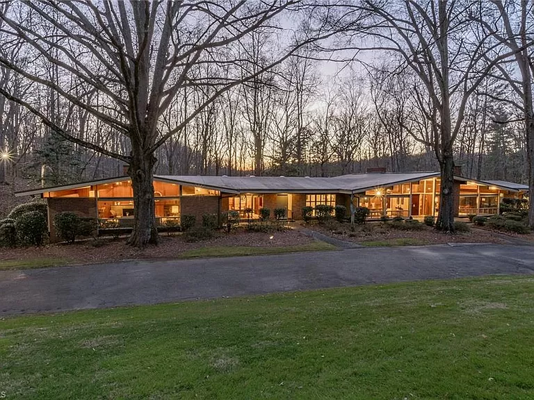 Modern North Carolina homes for sale: a spectacular 5-BR mid-century home on 9.63 acres.