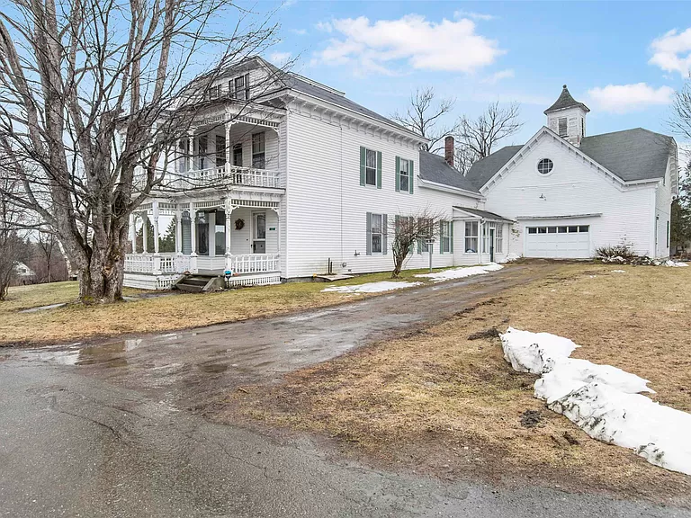 Charming Vermont cheap houses for sale. Explore the Nelson Family Home ...