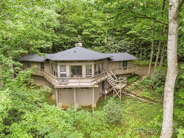 Adorable North Carolina homes for sale, a cheap NC mountain home for vacation.