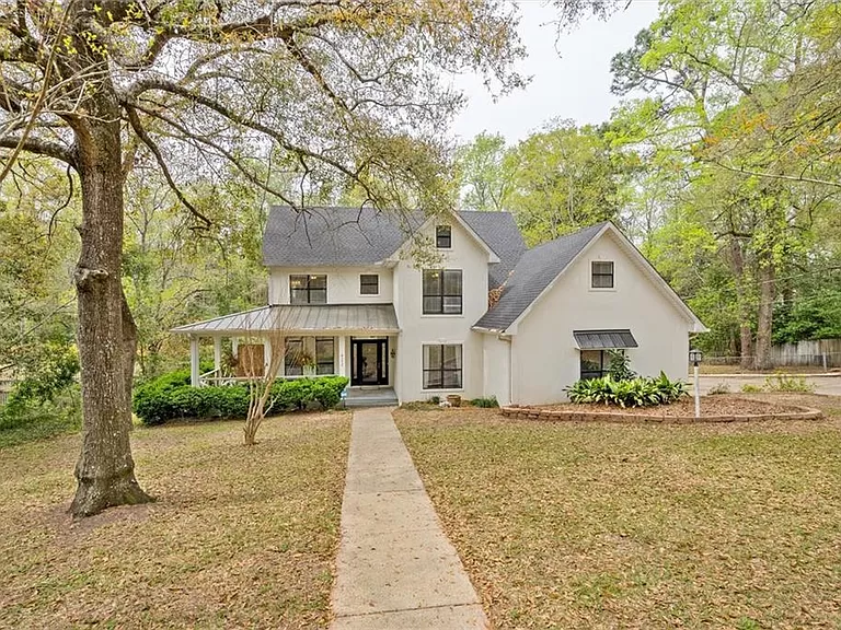 Adorable Alabama cheap houses for sale: Discover this Jackson Heights 5-bedroom Home with Pond.