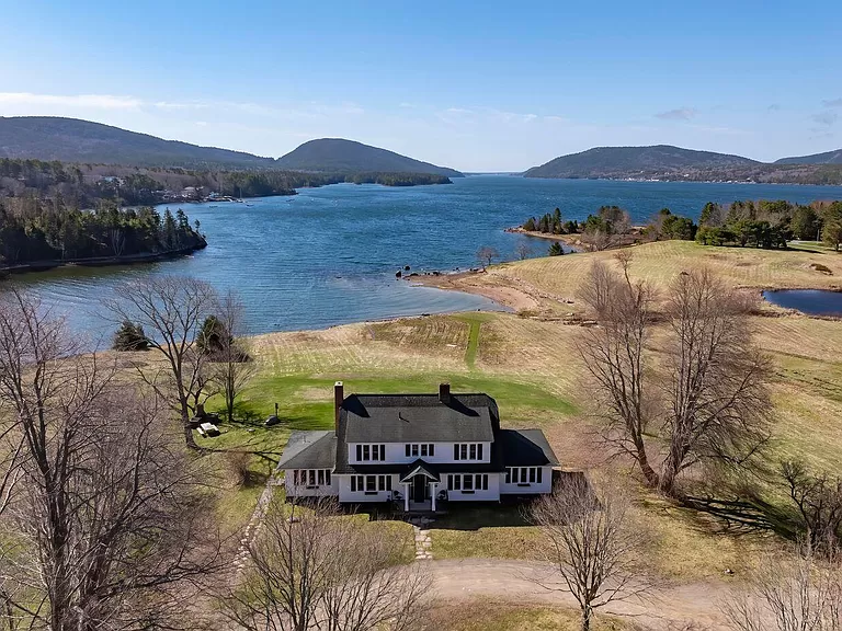 Exquisite Maine waterfront homes for sale. Discover this vacation rental in Acadia National Park.