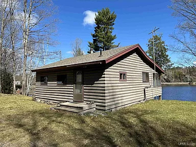 Adorable Michigan lakefront cabins for sale. Upgraded cottage on 72 acres at Gravel Lake.