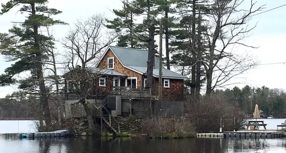 Charming New Hampshire waterfront homes for sale; own your private island in Aruba North.