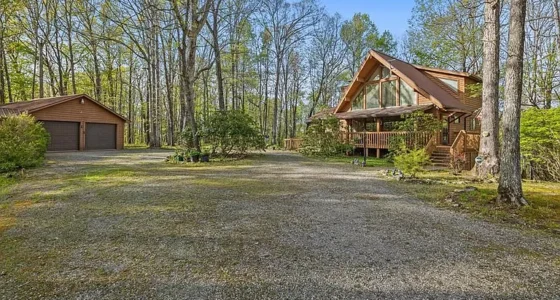 Charming Tennessee cabins for sale, an affordable home with second living quarters.