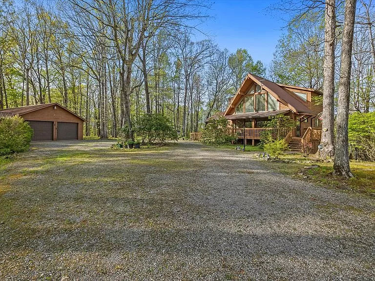 Charming Tennessee cabins for sale, an affordable home with second living quarters.