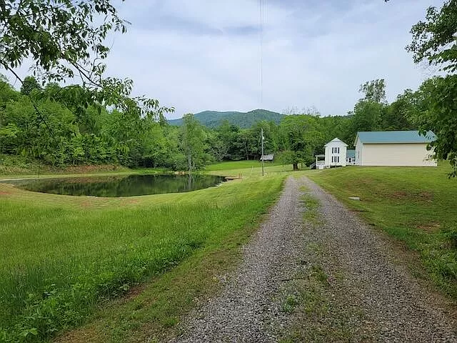 Charming Virginia farms for sale: Breathtaking Farmhouse on 42 Acres with Pond.