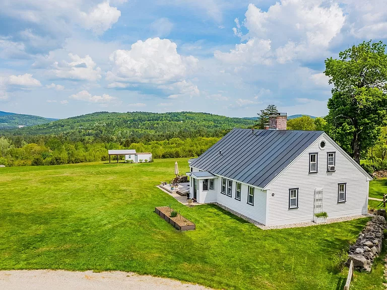 New Hampshire Farm Houses for Sale, NH Ranches Estate on 92.8 Acres.