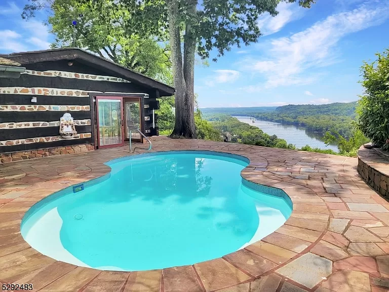 New Jersey Homes for Sale-NJ Real Estate with Delaware River Views.