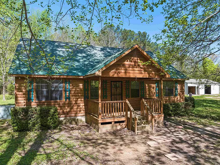 Charming Tennessee Cabins for SaleTennessee Real Estate on 12 Acres