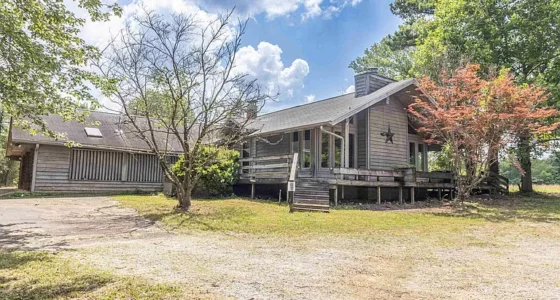 Charming Tennessee Farmhouse for Sale, TN Farm Real Estate.