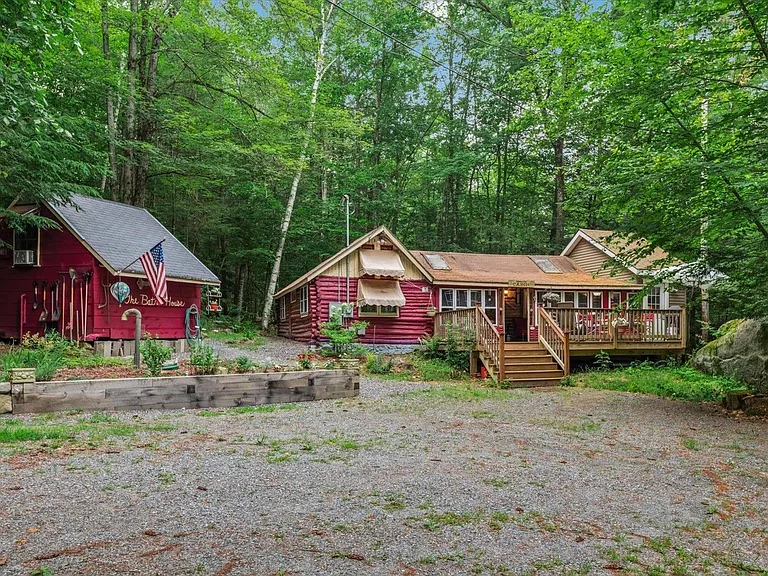 Charming log cabins for sale in New Hampshire, NH Waterfront Property.