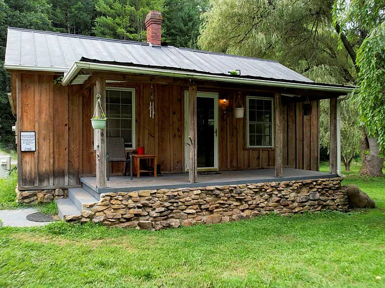 Charming Virginia Cabins for Sale on 20 Acres for $205,000.