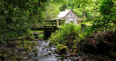 Charming North Carolina cabins for sale with creek frontage for $179,000.