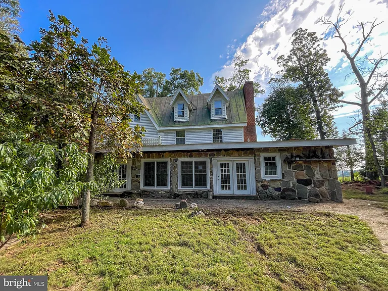 Virginia Farmhouse for Sale: Renovation Ready with FHA 203K Loan.