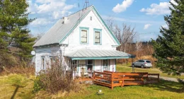 Maine Farmhouse for Sale, 22 Acres of Cheap Land In Maine.