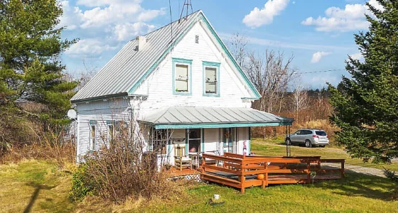 Maine Farmhouse for Sale, 22 Acres of Cheap Land In Maine.