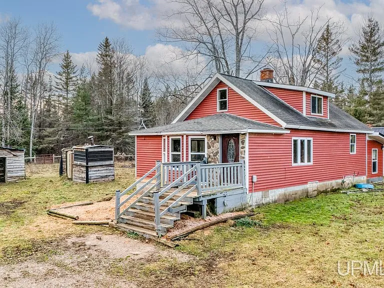 Michigan Farms for Sale with Outbuildings On 40 Acres.