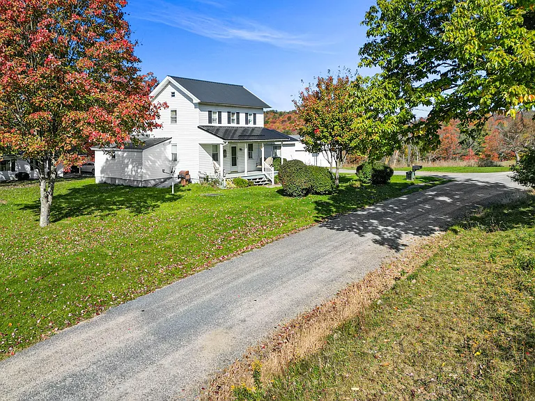 https://www.zillow.com/homedetails/1527-Deer-Run-Rd-Mahaffey-PA-15757/442024009_zpid/