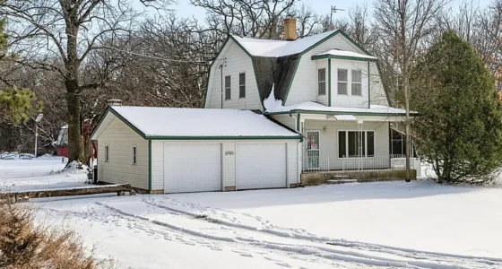 Minnesota Farmhouses for Sale on 14 Acres.