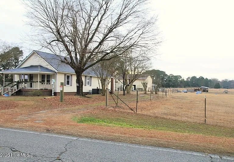 North Carolina Farmhouses for Sale On 33 Acres